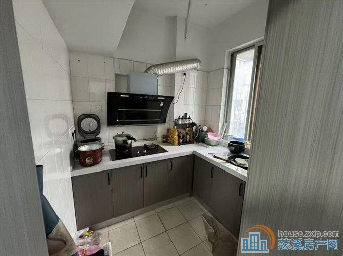 金山西区直地三楼边套76平精装72.8万