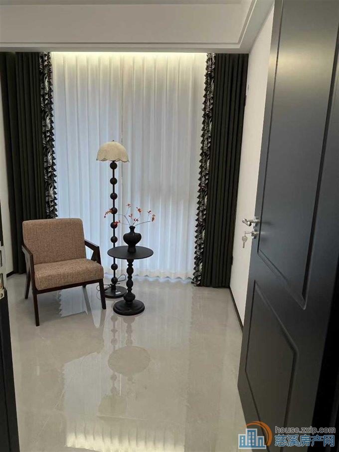 蔚蓝云图电梯洋房3室全新豪华装修直接钥匙