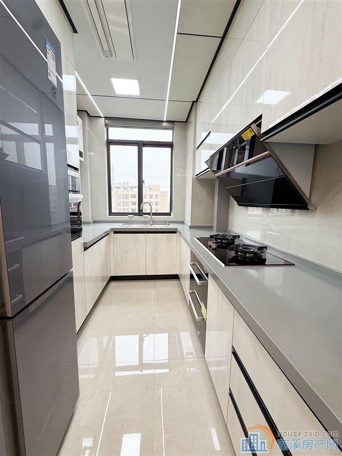 元亨雅园 全新婚装未入住 拎包入住