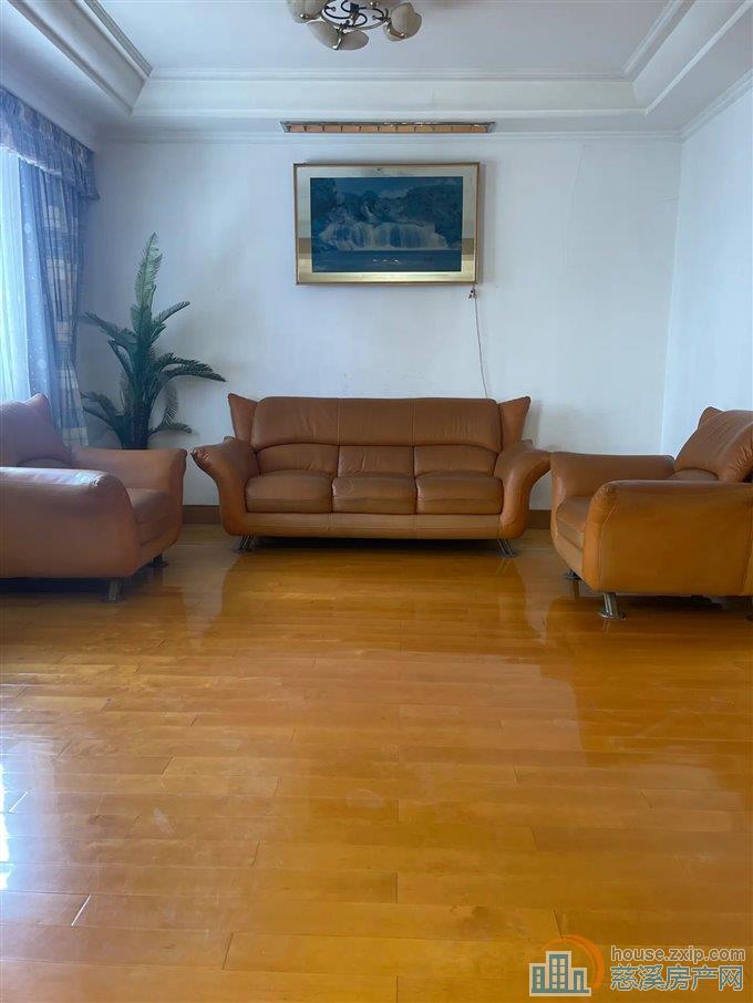 出租新江路727弄1900元/月