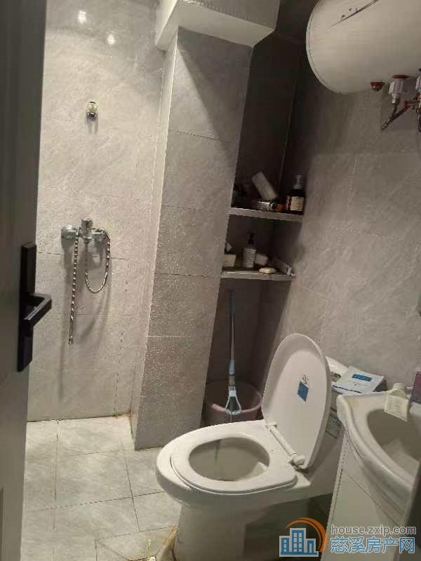 金棉小区好位置直地2楼50平精装两室