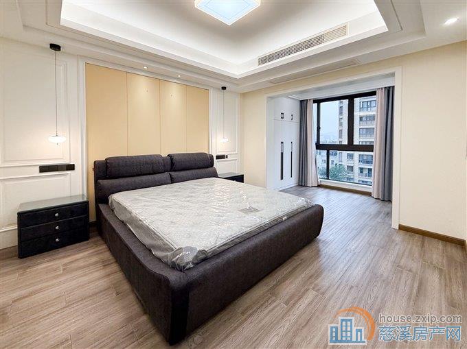 元亨雅园 全新婚装未入住 拎包入住