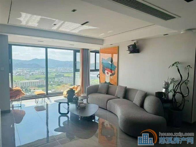 梧桐府黄金层143平带两车位精装198万