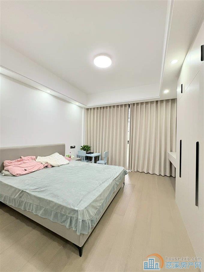 界牌新村142平 168万 全新现代精装