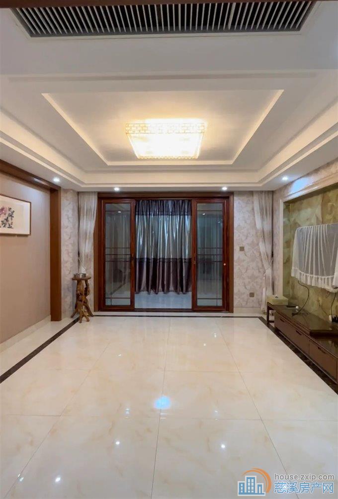 上笆里花苑 精装 带车位杂物间 楼层好