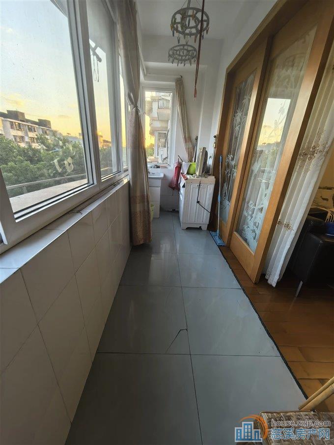 大通花园一期3楼急售送一个大车库