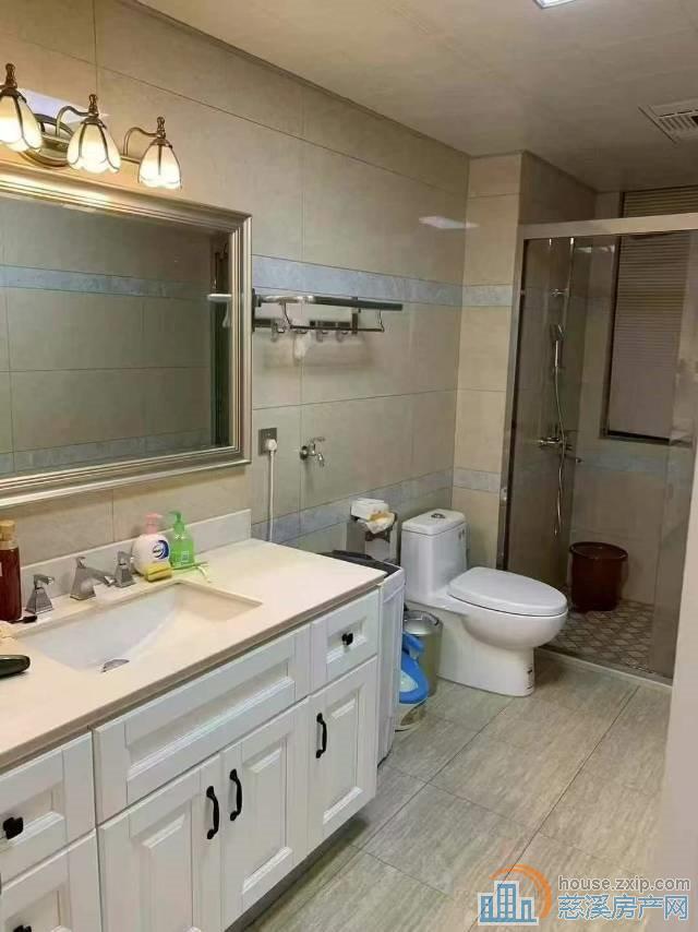 特价东兴苑3楼133平带车库储藏间普装