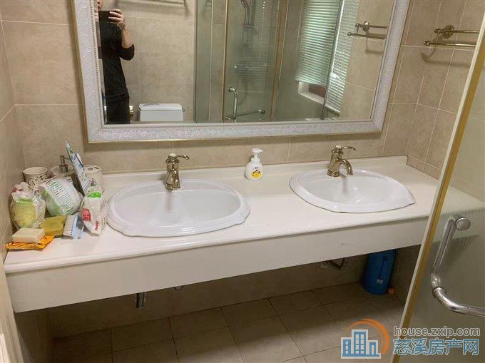 出租和润公寓三室二厅二卫豪华装修