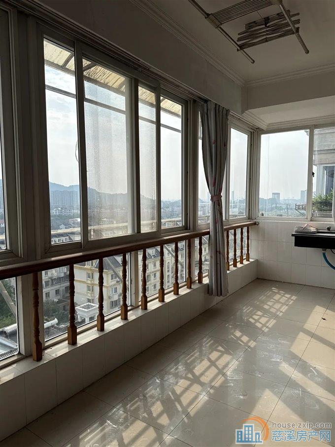 慈溪市中心大通花园二期电梯洋房带阁楼