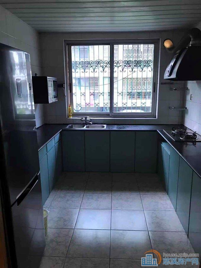 实验公寓109平低楼层精装三室120万