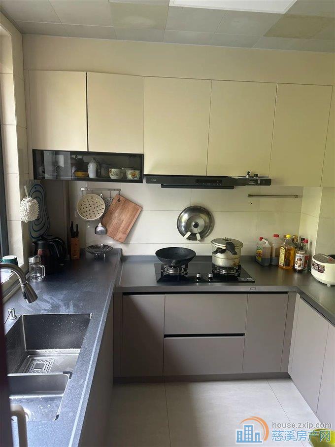 枫华富地花园134平155万送车位