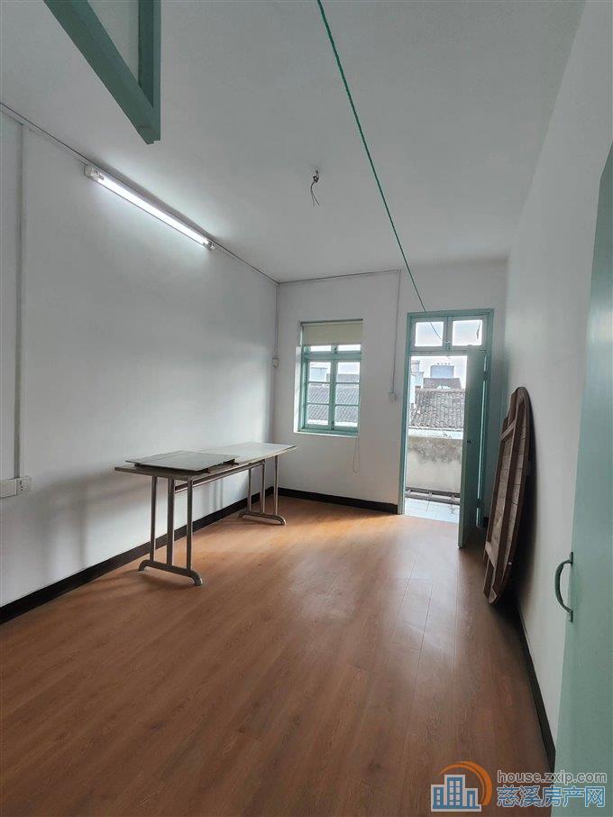 城东新村100万 无在读 翻新简装