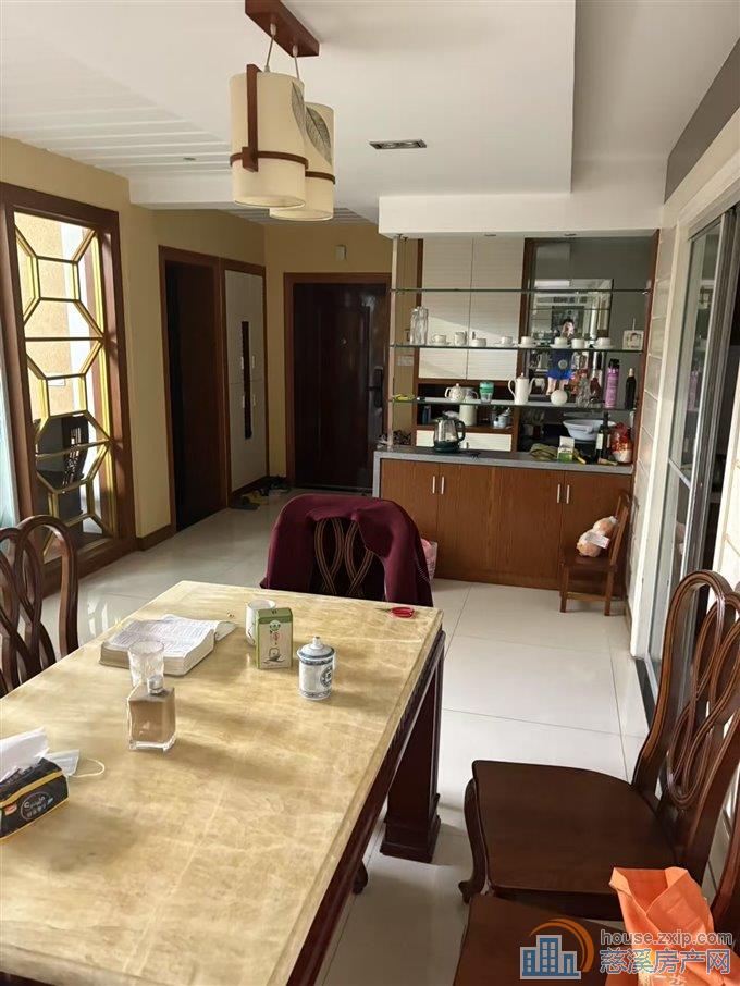 华泰西苑164平精装四室三卫3000元