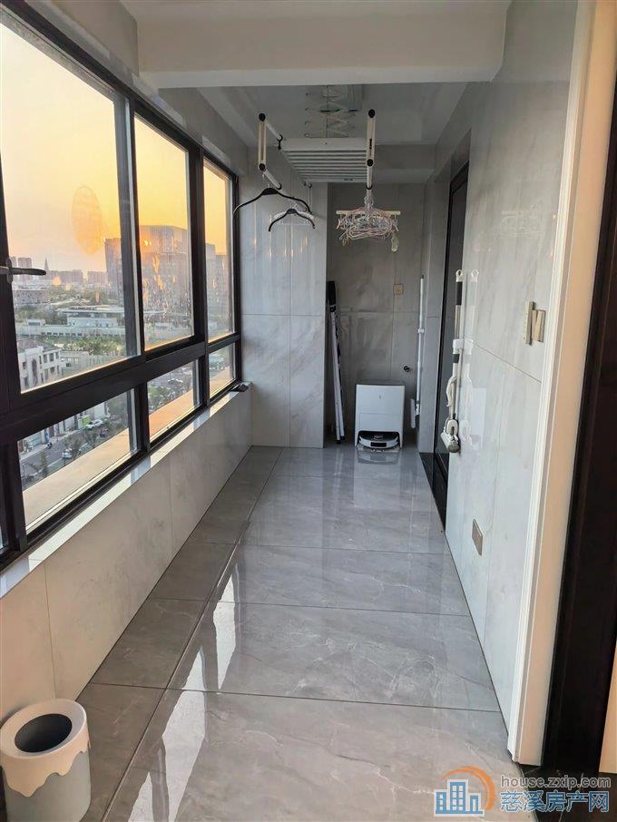 中交盛湖美庐 126平婚装 278万