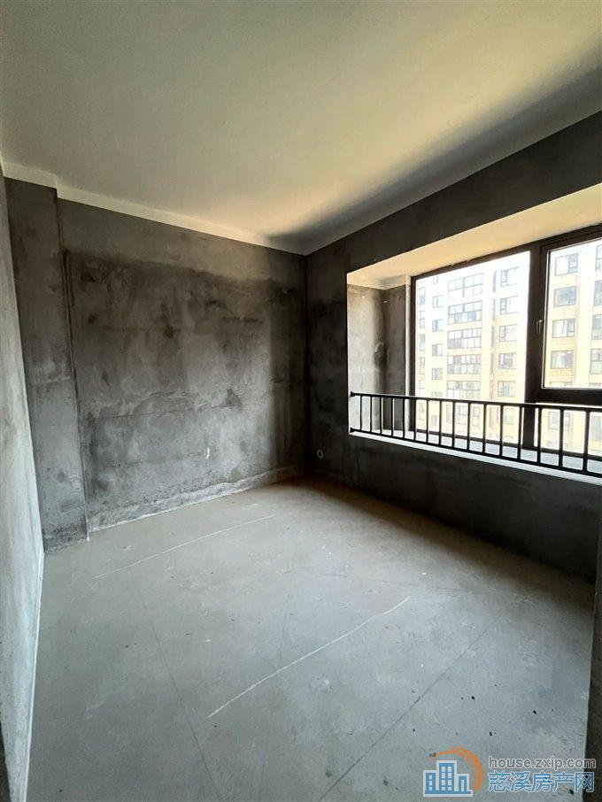 特价 盛泰嘉苑紧邻新城河 中间楼层