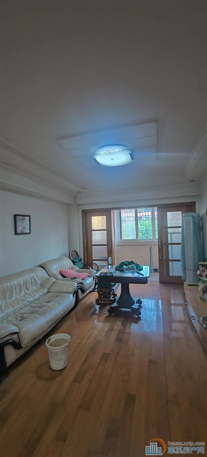 出租南胜苑2500元/月