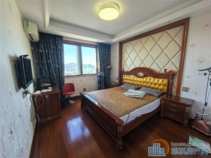 鸣北小区146平145万送车位