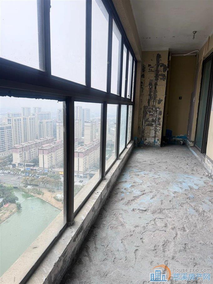 捡漏 悦华府河景房，楼层好，门口独立门厅