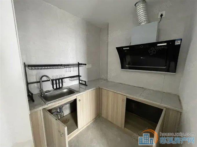 出租家电齐全1800元