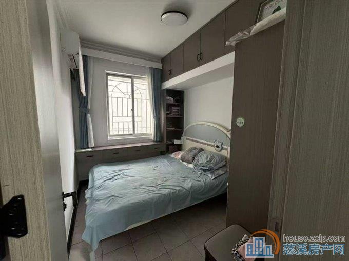 金山西区直地三楼边套76平精装72.8万