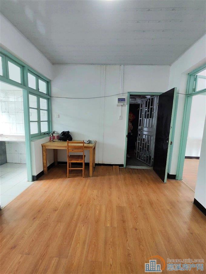 城东新村100万 无在读 翻新简装