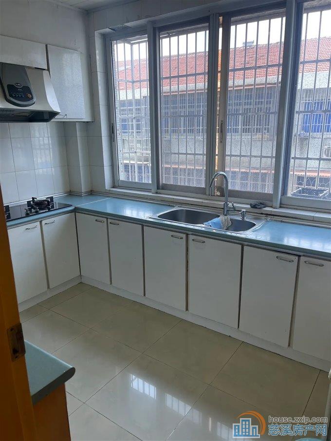 出租新江路727弄1900元/月