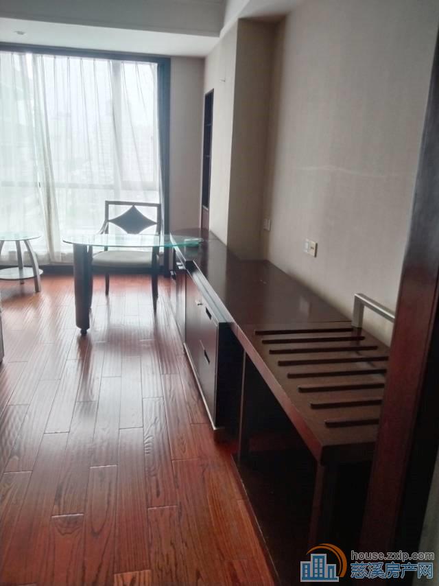 波斯曼700-1200元，多套，🔑在