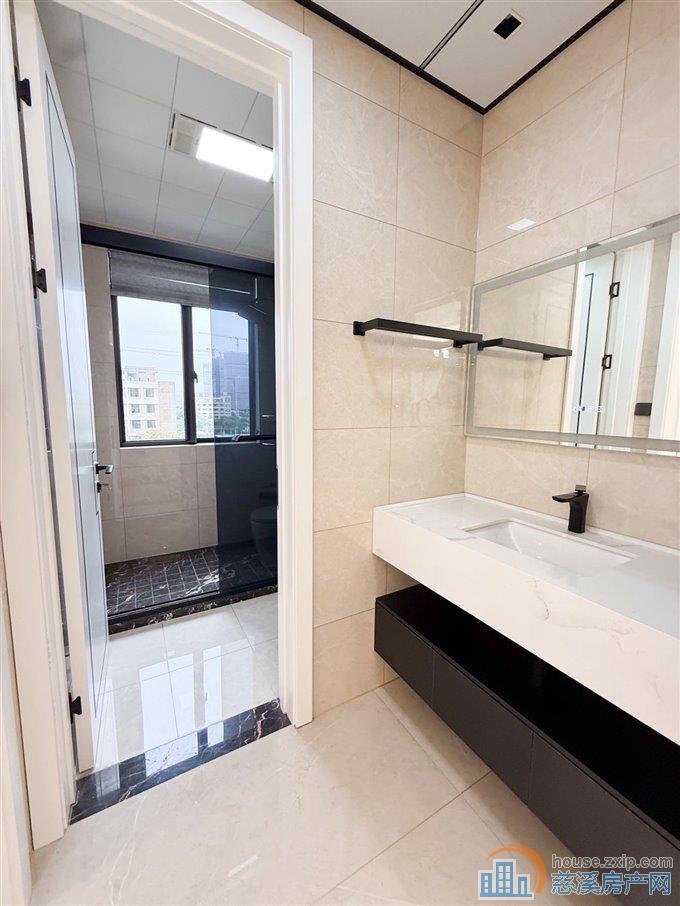 元亨雅园 全新婚装未入住 拎包入住