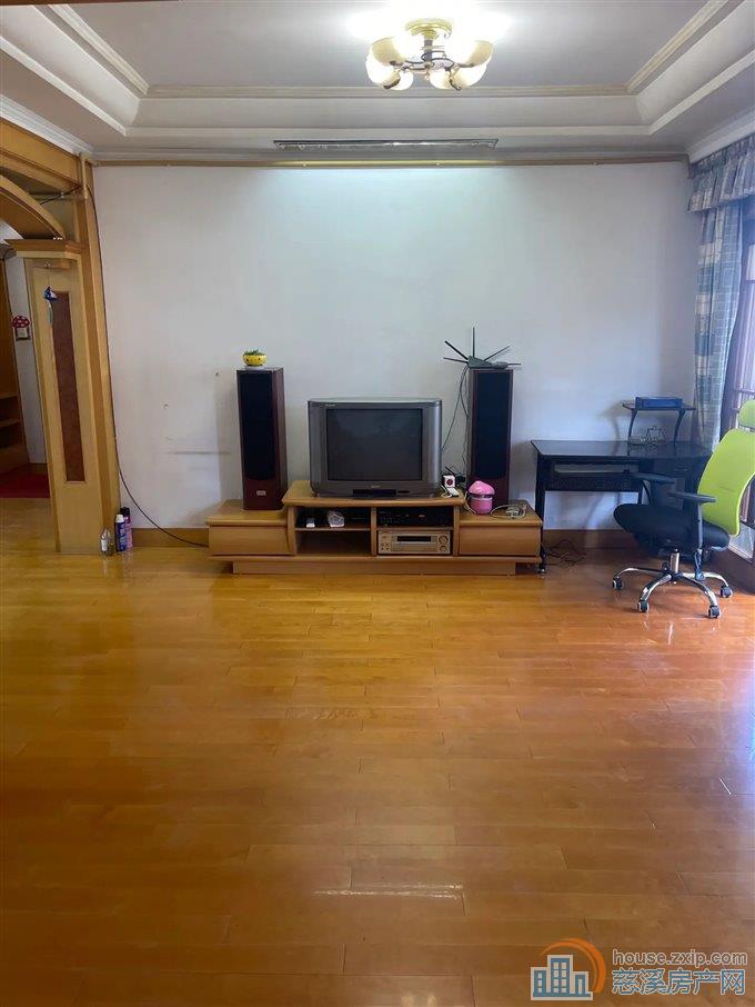 出租新江路727弄1900元/月