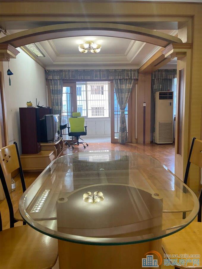 出租新江路727弄1900元/月