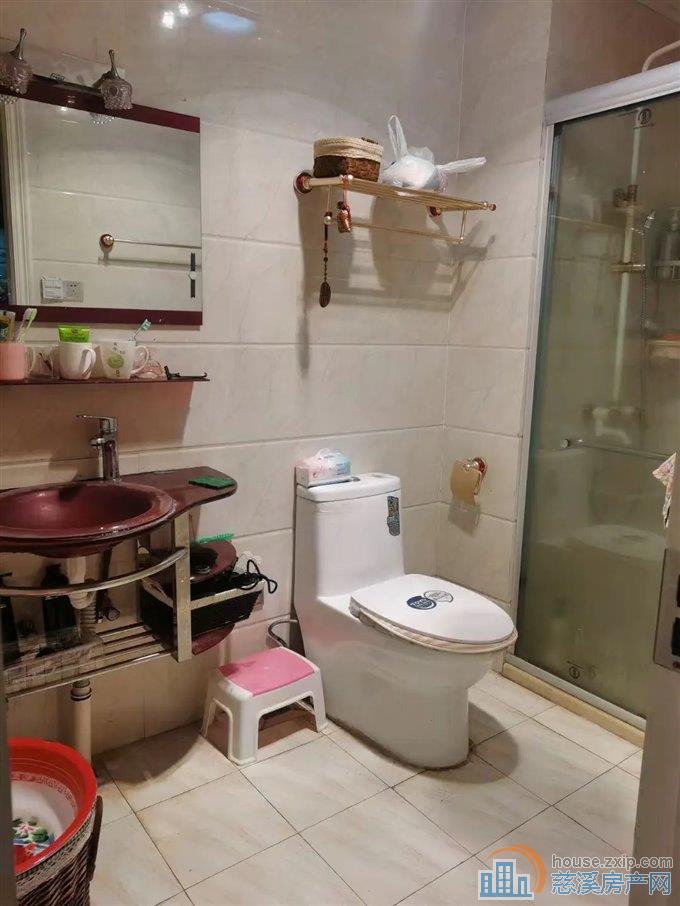 出租双囍花园2400元