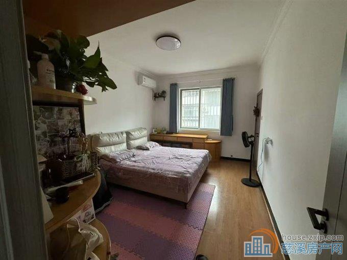 金山西区直地三楼边套76平精装72.8万