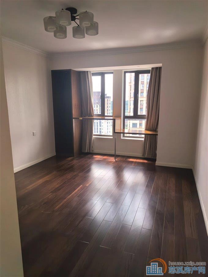 天悦湾花苑137平140万满五唯一