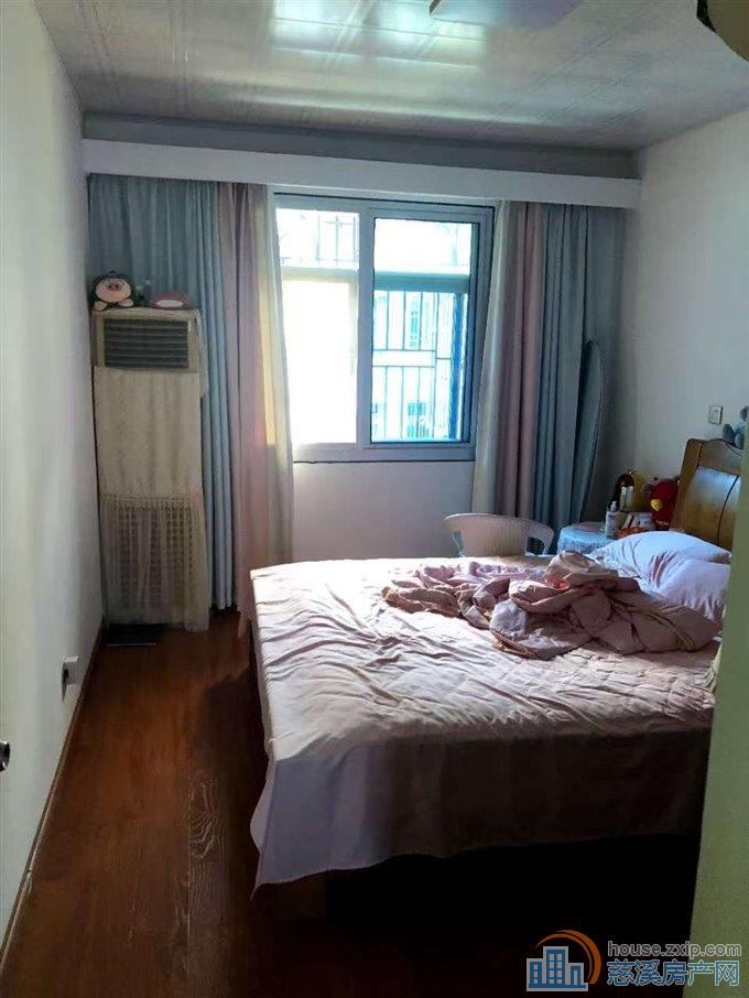 城东新村3楼70平精装修112万直接