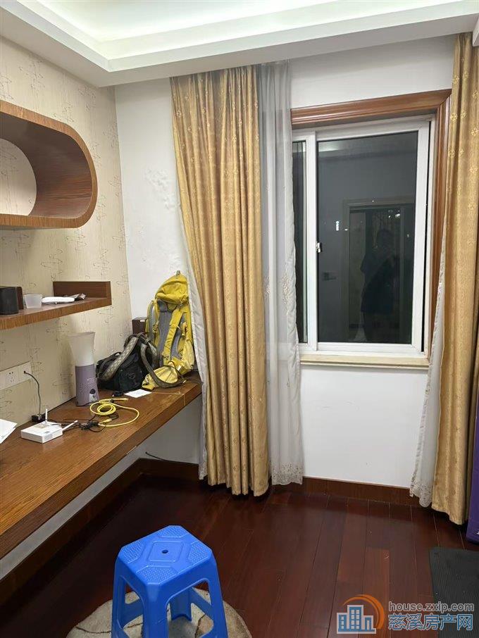 华泰西苑164平精装四室三卫3000元