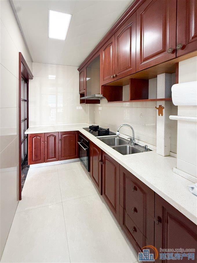 鸣北小区146平139.8万送车位保养好