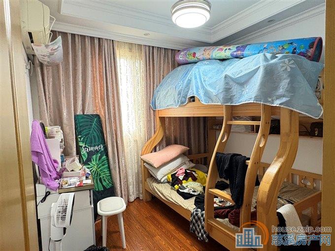 出售:鸣北小区南区黄金楼层精装修车位