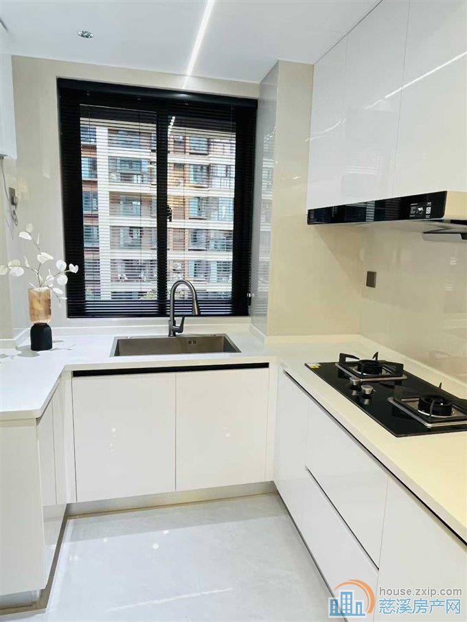 蔚蓝云图电梯洋房3室全新豪华装修直接钥匙