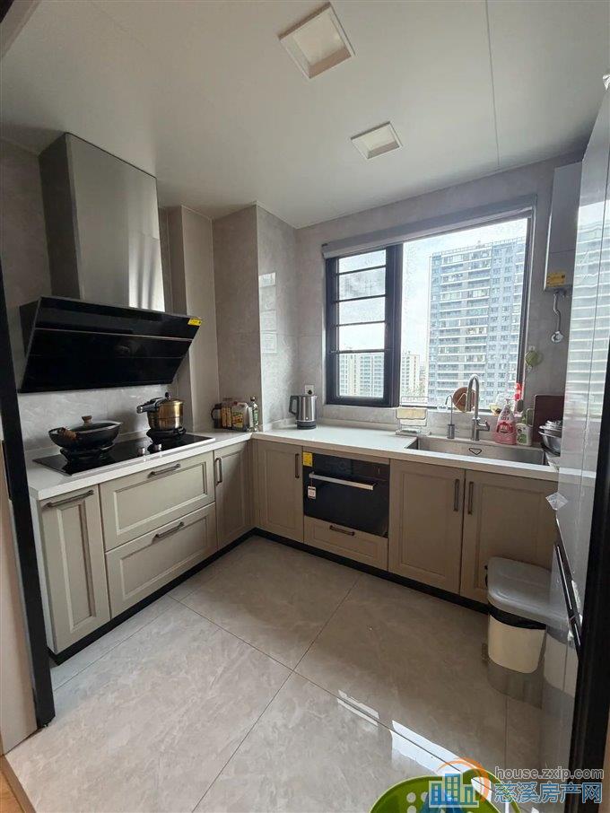 悦华府 精装140平220万 一梯一户