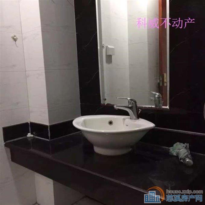 出租香格大厦1700元/月