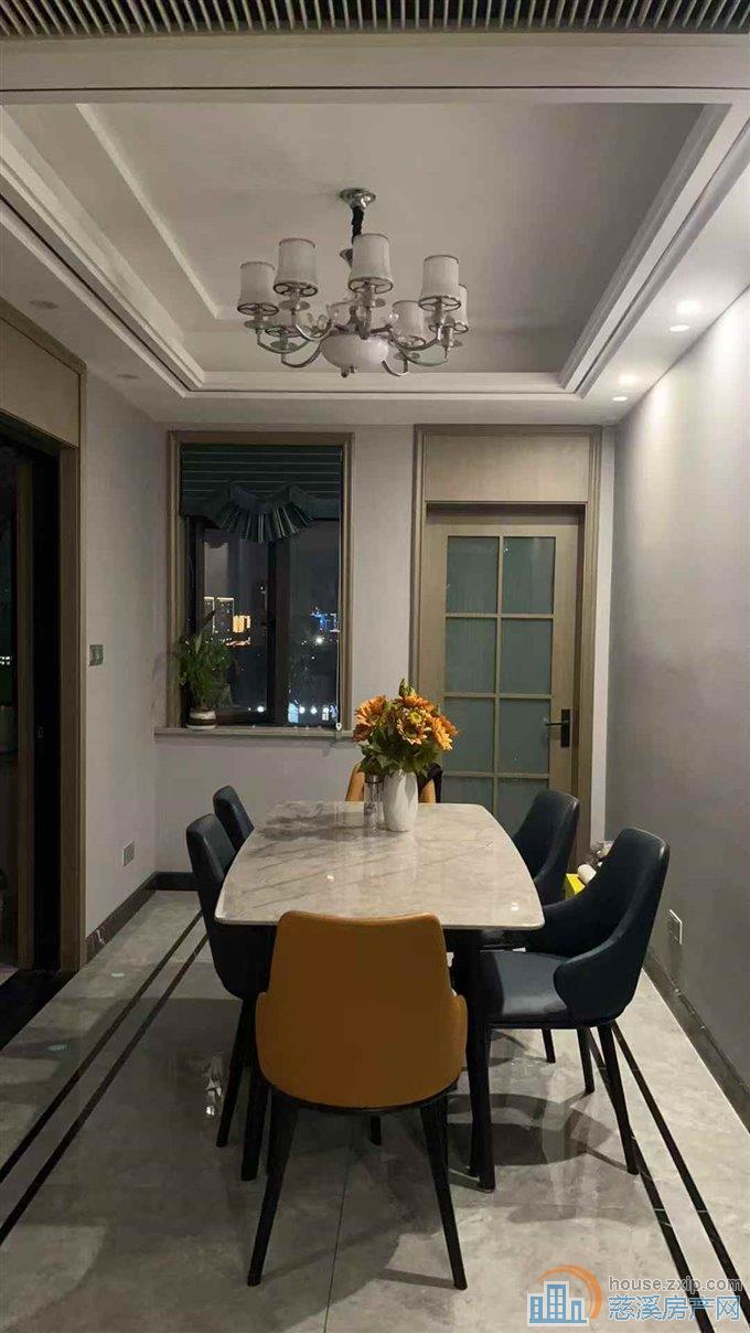 阳光城二期143平方精装四室二厅198万