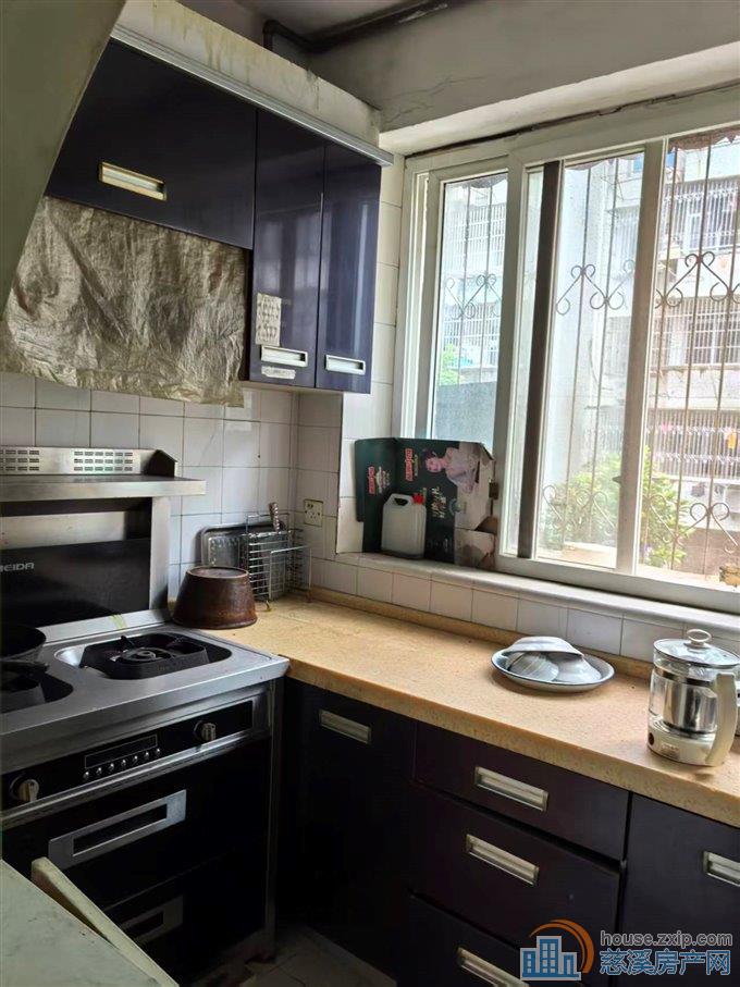 金山新村一楼有投资价格架空层可租800元