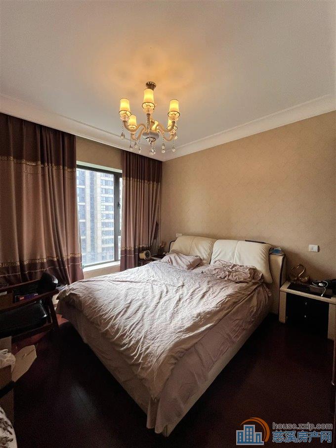 金地鸿悦 精装保养好137平208万