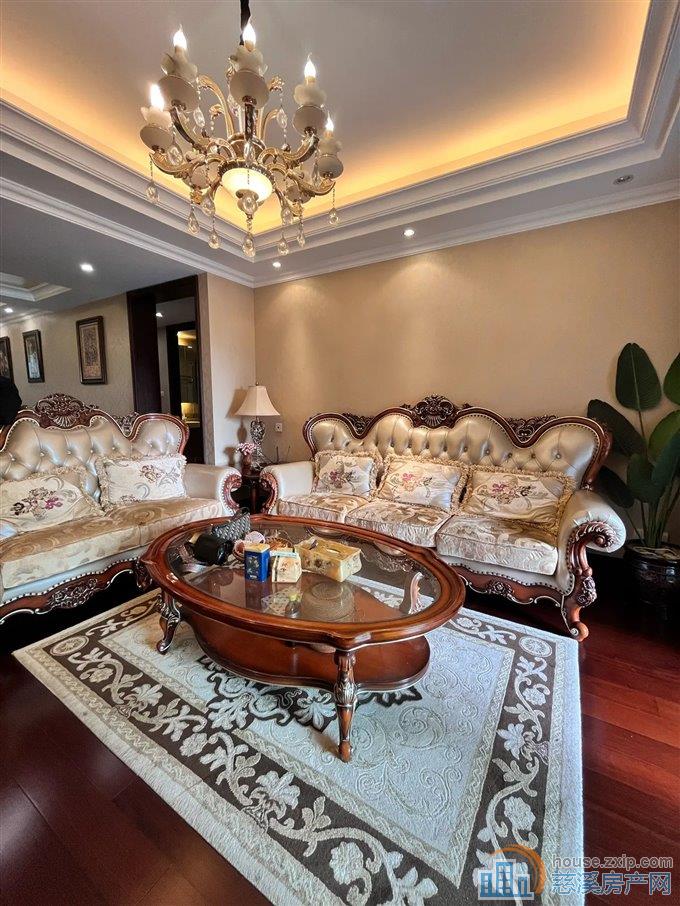 金地鸿悦 精装保养好137平208万