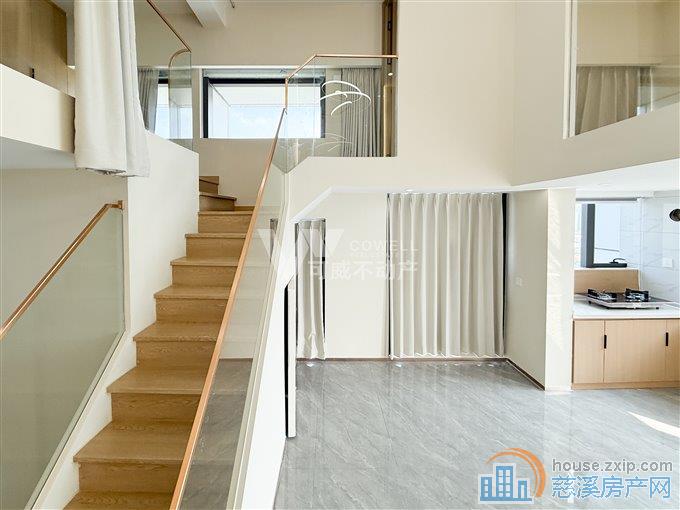 金科大厦 爱琴海旁复式精装公寓