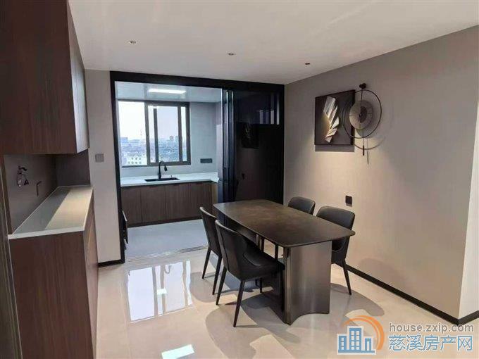 吾悦首府142平三房两厅两卫豪华装修