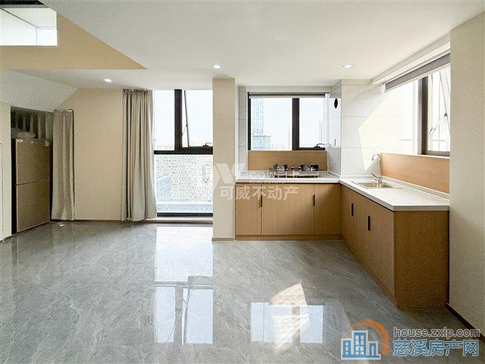 金科大厦 爱琴海旁复式精装公寓