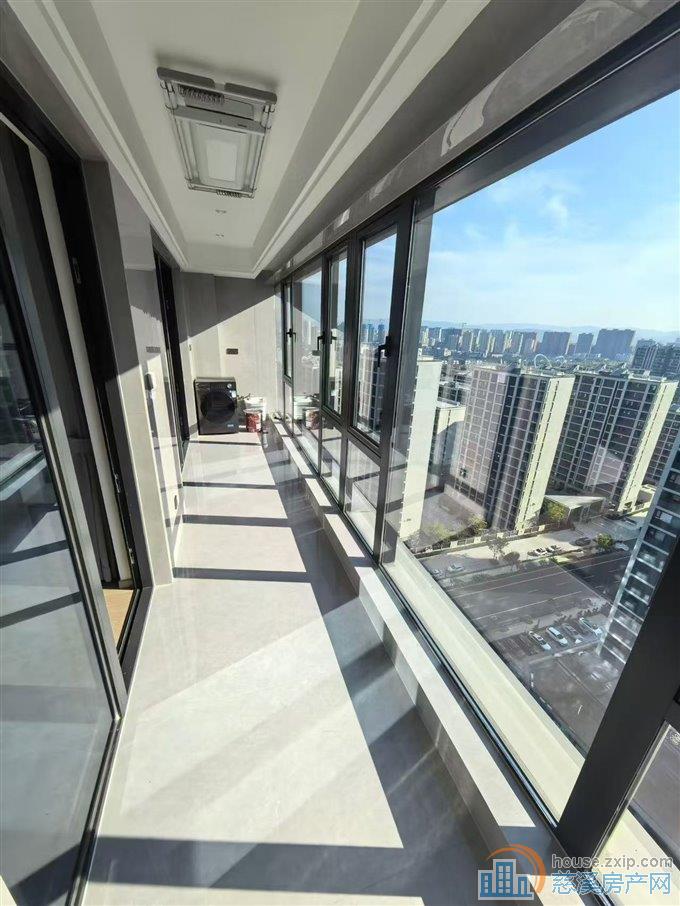 万固臻悦府精装三室二卫5000元/月