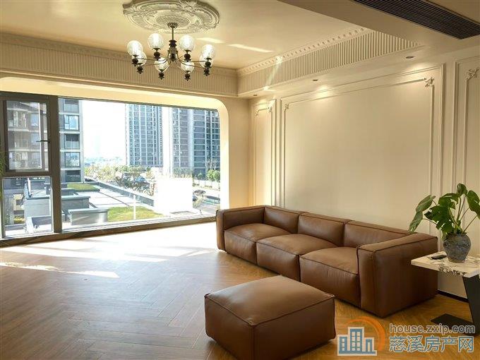 天钻花苑176平方全新装修318万