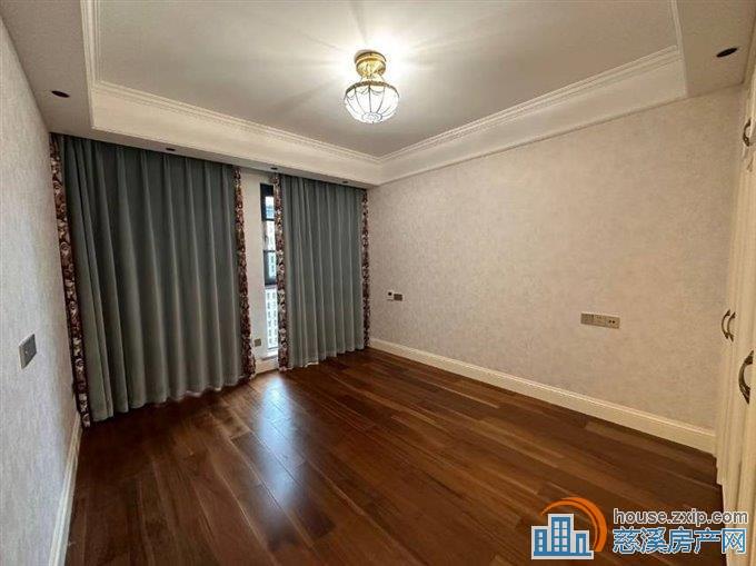 太子湾262平方豪装带产权车位568万